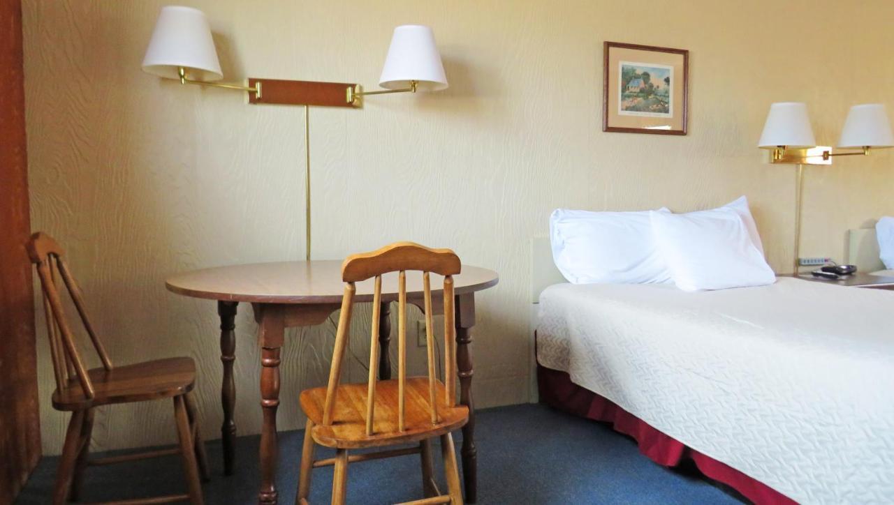 Indianhead Ironwood Hotel Bagian luar foto